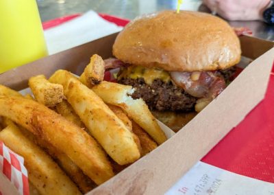 Bacon Deluxe with Cheese – Betty’s Burgers